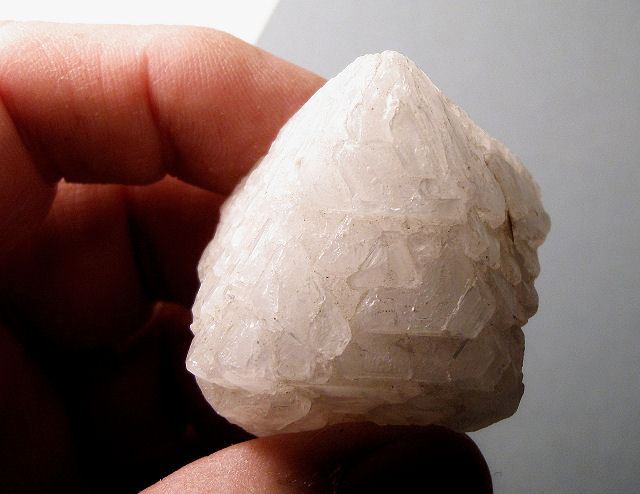 большой ристалл в руке большой ристалл в руке