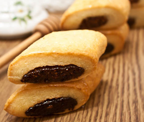 лепешки из манки с финиками.png
