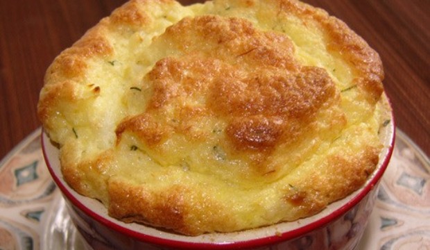 Sufle-iz-belogo-hleba-s-bryinzoy-i-tvorogom.jpg
