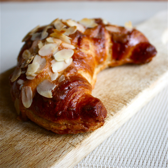 миндальный круассан